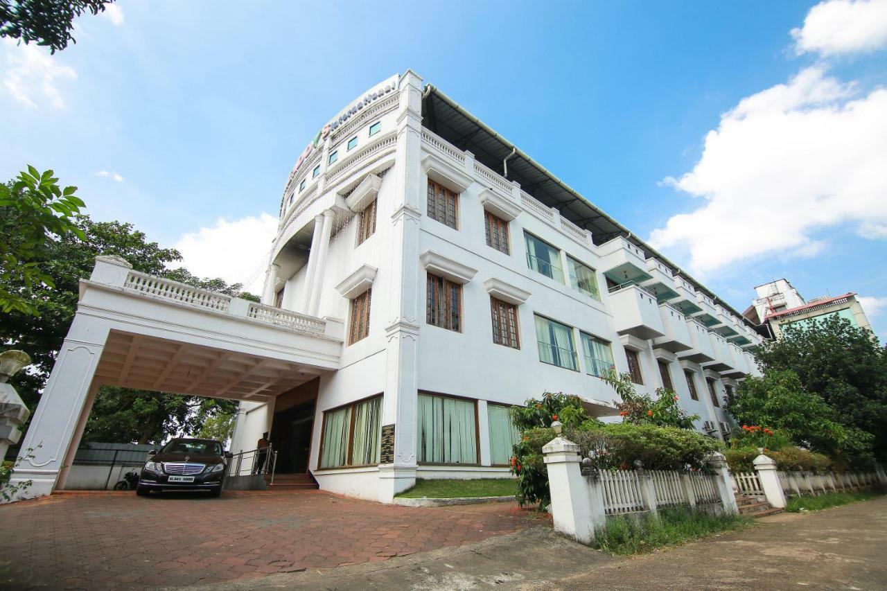 Hotel Meadows International Kizhake Chalakudi Экстерьер фото