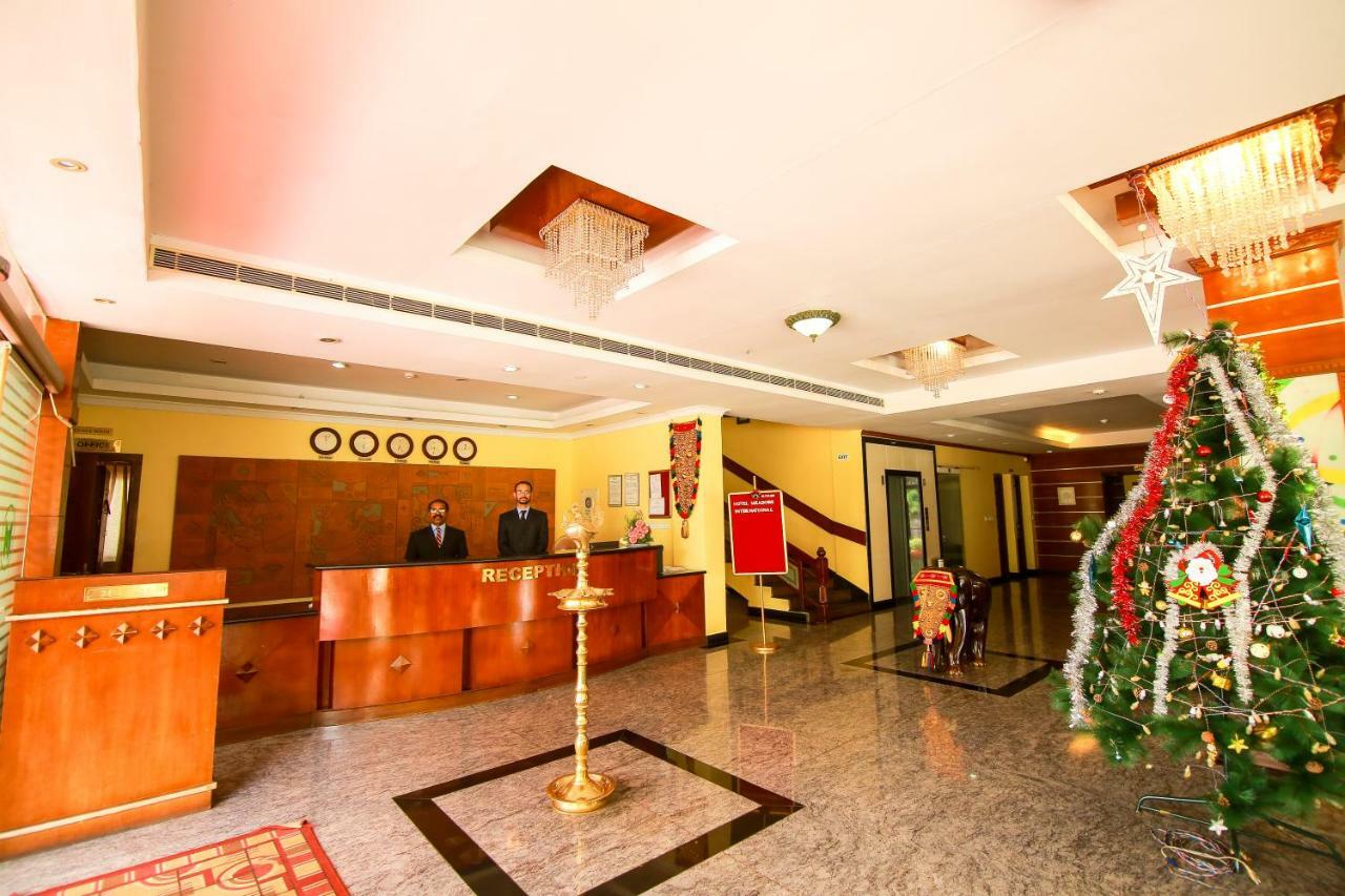 Hotel Meadows International Kizhake Chalakudi Экстерьер фото