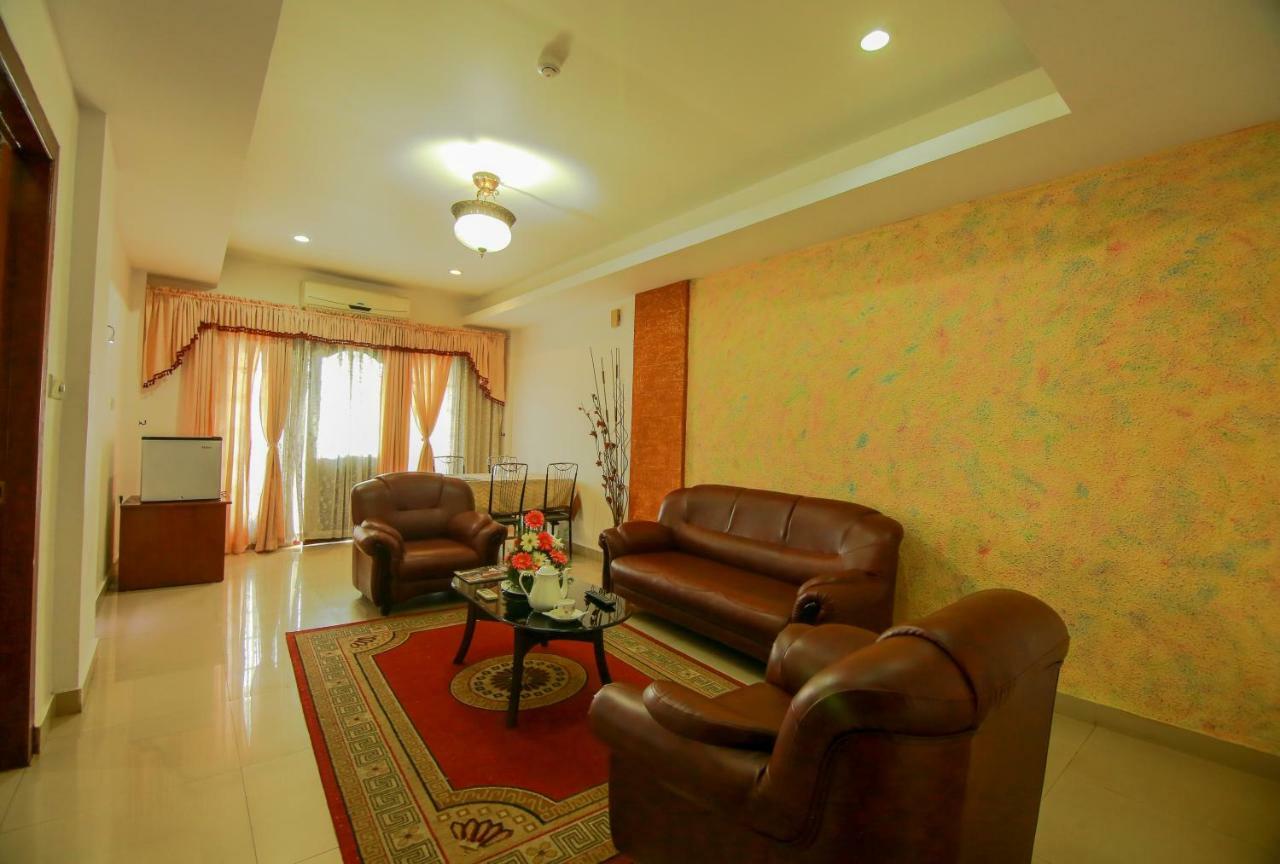 Hotel Meadows International Kizhake Chalakudi Экстерьер фото